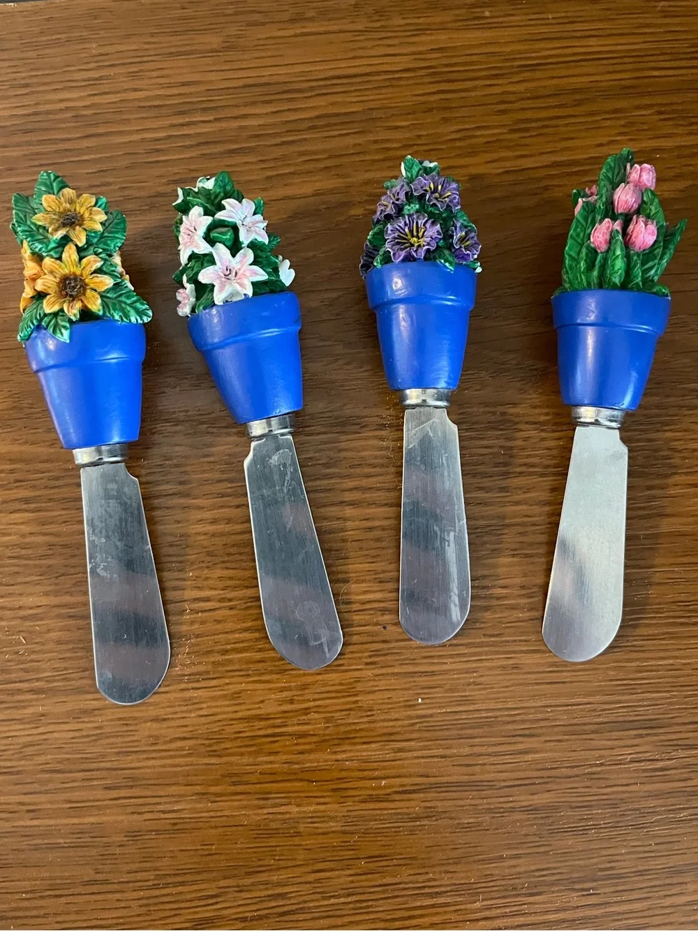 Set of 4 Flower Pot Cheese Knives